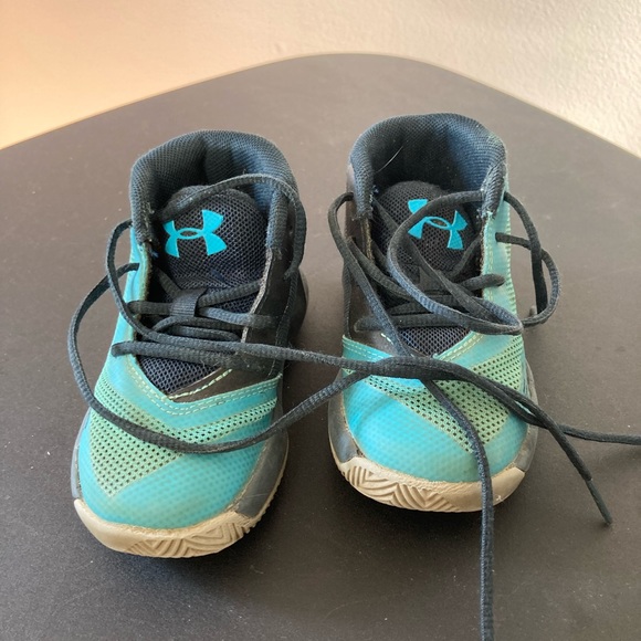 Under Armour shoes - Picture 2 of 5